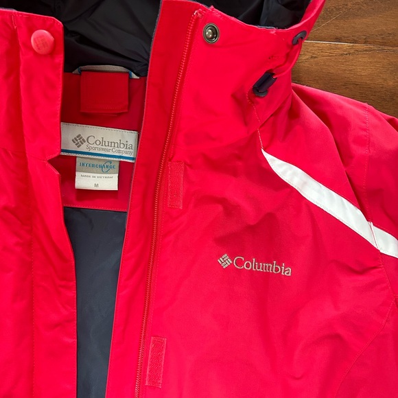 Women Columbia interchange hiking jacket. Like new. Size M. - Picture 2 of 5